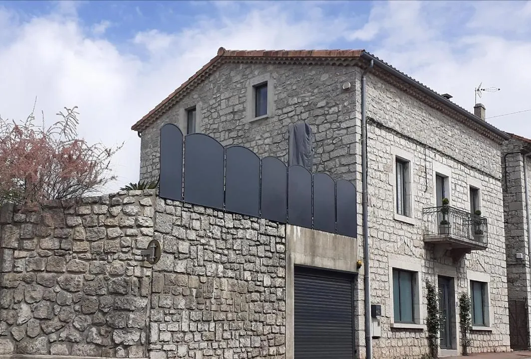 Sous Le Tilleul A Ruoms Guest house